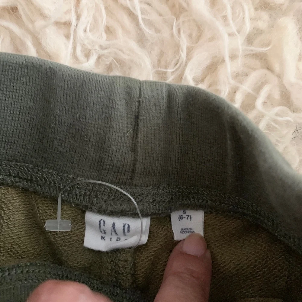 GAP Kids | Short Duo Set Camouflaged and Red Size Small Elastic Waist
